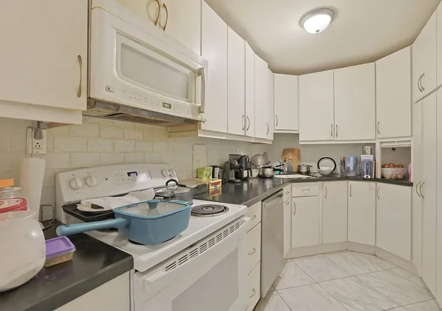 3rd image of 5701 N Sheridan Rd #3E, Chicago, IL 60660 | MLS# 12607951