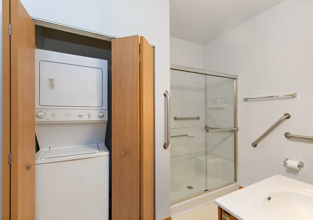 image of 801 N Mclean Blvd, Elgin, IL 60123