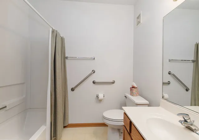 2nd image of 801 N Mclean Blvd, Elgin, IL 60123