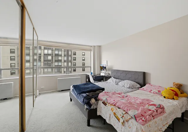 4th image of 5701 N Sheridan Rd, Chicago, IL 60660