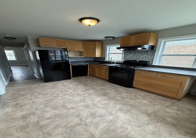 Homes for sale in Chicago, IL | 7952 S Trumbull Ave, Chicago, IL 60652 | MLS# 12608068