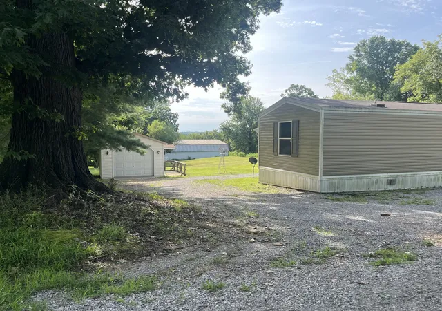 Photo 4 of Sale Pending at 155 Shelby Rd, Vienna, IL 62995 | MLS# 12608470 | Listing updated on 2026-08-26