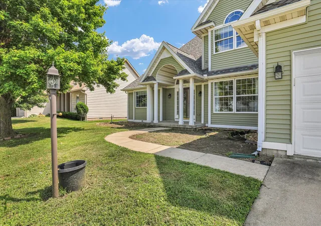 Photo 4 of Single family home for sale at 905 Pheasant Run Rd, Tuscola, IL 61953 | MLS# 12608875 | Listing updated on 2026-08-16