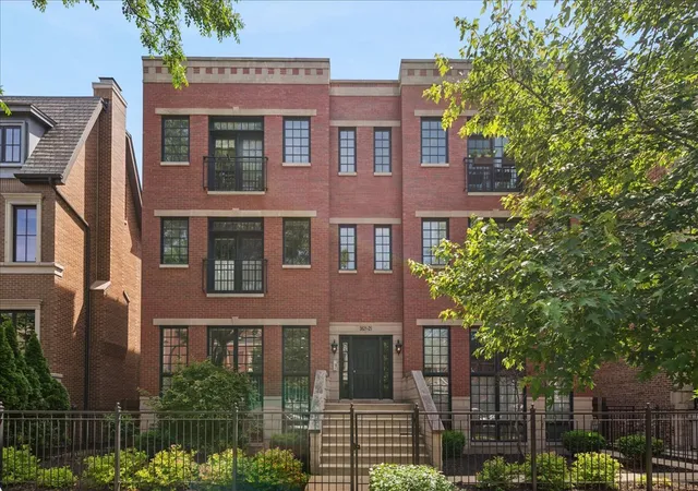 Homes for sale in Chicago, IL | 3625 N Lakewood Ave #1N, Chicago, IL 60613 | MLS# 12609351
