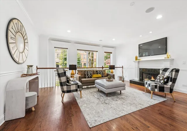 Homes for sale in Chicago, IL | 3625 N Lakewood Ave #1N, Chicago, IL 60613 | MLS# 12609351