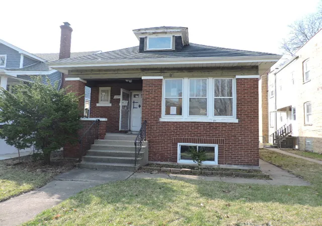3rd image of 5653 W Leland Ave, Chicago, IL 60630 | MLS# 12609679