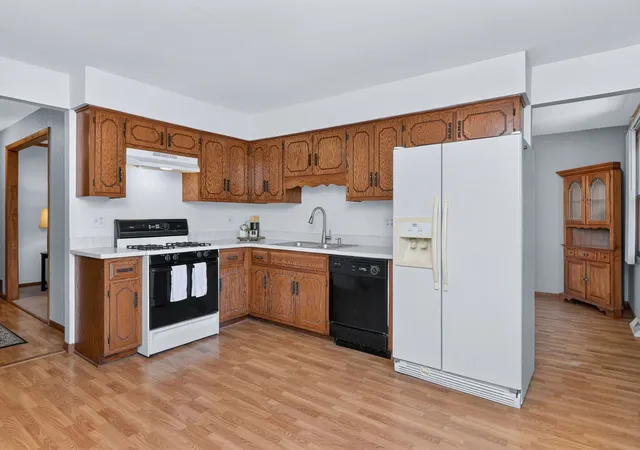 Photo 4 of Single family home for sale at 13712 S Mallard Ct, Plainfield, IL 60544 | MLS# 12609900 | Listing updated on 2026-10-07