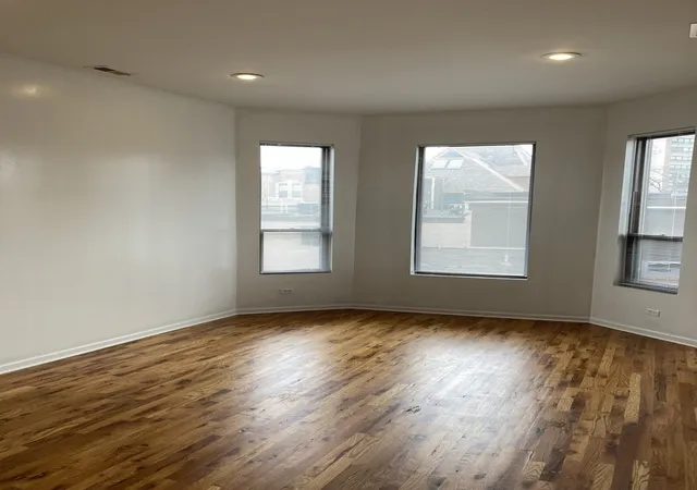 Homes for sale in Chicago, IL | 4041 S Calumet Ave, Chicago, IL 60653 | MLS# 12610417