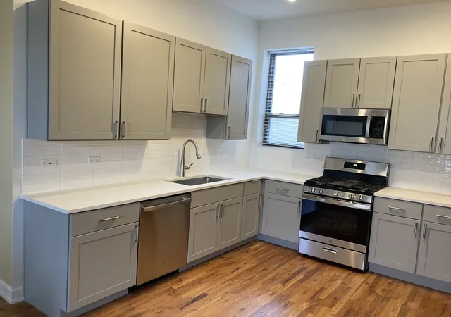 Homes for sale in Chicago, IL | 4041 S Calumet Ave, Chicago, IL 60653 | MLS# 12610417