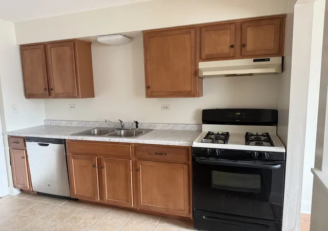 Listing Photo 5 - Condo for sale in building located at 77 W Central Ave, Roselle, IL 60172 - Unit #108