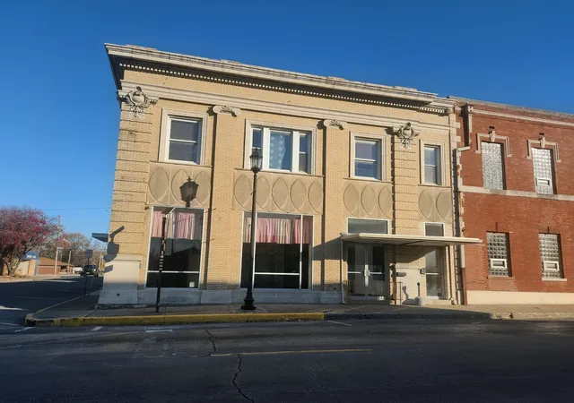 Homes for sale in Pinckneyville, IL | 17 W Water St, Pinckneyville, IL 62274 | MLS# 12611220