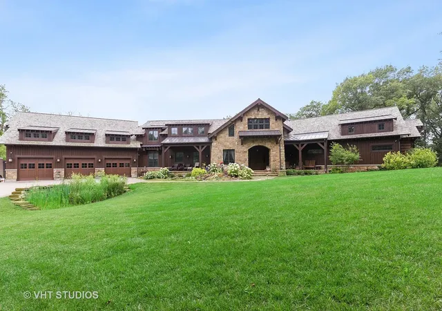3rd image of 14N306 Highland Ave, Elgin, IL 60124 | MLS# 12611395