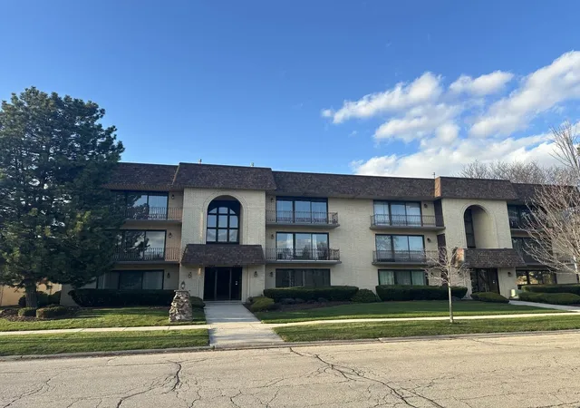 Homes for sale in Orland Park, IL | 7448 W 153rd Street, Orland Park, IL 60462 | Houzeo