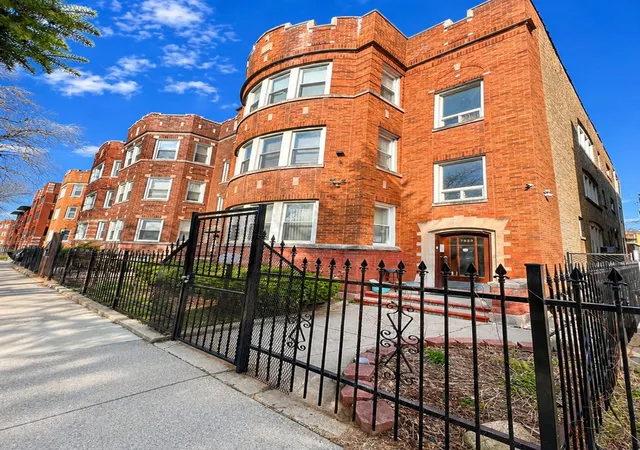 2nd image of 7823 S Cornell Ave, Chicago, IL 60649 | MLS# 12611568