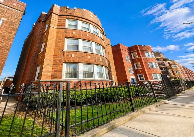 3rd image of 7823 S Cornell Ave, Chicago, IL 60649 | MLS# 12611568