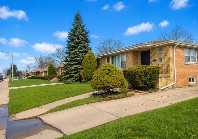 Photo 3 of Single family home for sale at 16353 Drexel Ave, South Holland, IL 60473 | MLS# 12611649 | Listing updated on 2026-09-03