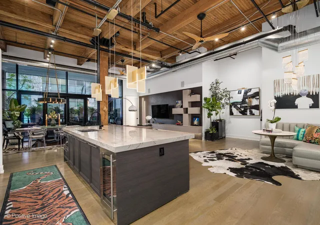 3rd image of 676 N Kingsbury St #104, Chicago, IL 60654 | MLS# 12611895