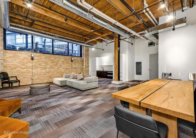 2nd image of 676 N Kingsbury St, Chicago, IL 60654