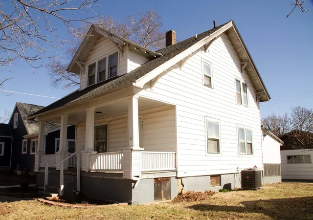 Photo 1 of Sale Pending at 207 Poplar St, Depue, IL 61322 | MLS# 12611959 | Listing updated on 2026-09-19