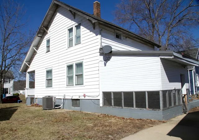 Photo 2 of Sale Pending at 207 Poplar St, Depue, IL 61322 | MLS# 12611959 | Listing updated on 2026-09-19