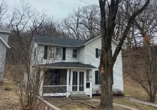 Photo 2 of Single family home for sale at 4 Hill St, Savanna, IL 61074 | MLS# 12612398 | Listing updated on 2026-04-27