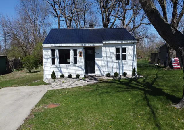 1st image of 850 E Locust St, Watseka, IL 60970 | MLS# 12612421
