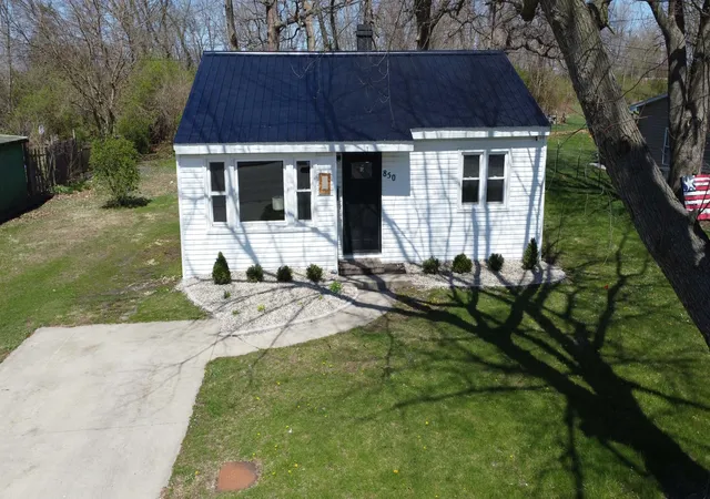 2nd image of 850 E Locust St, Watseka, IL 60970 | MLS# 12612421