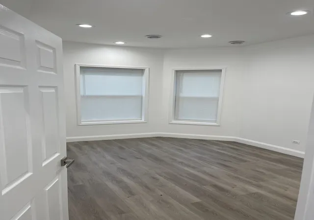 Homes for sale in Chicago, IL | 6141 S Eberhart Ave, Chicago, IL 60637 | MLS# 12612492