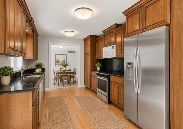 5th image of 32 Kyle Ct, Willowbrook, IL 60527