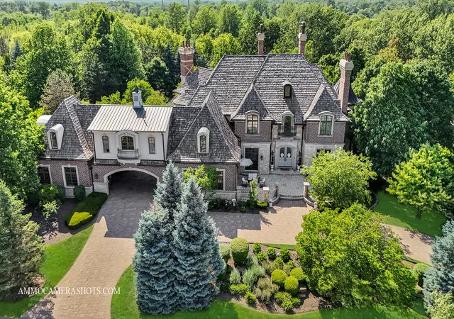 1st image of 8 Brooke Ln, South Barrington, IL 60010 | MLS# 12613198