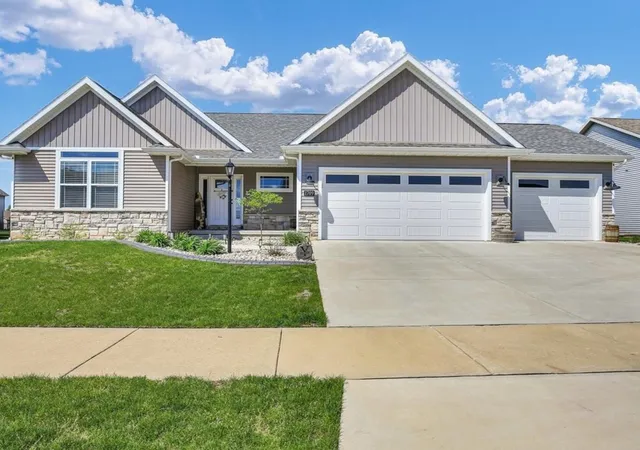 Homes for sale in Mahomet, IL | 1709 Littlefield Ln, Mahomet, IL 61853 | MLS# 12613640