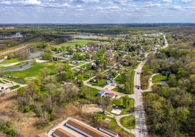 4th image of 201 N 2Nd Ave, Carbon Cliff, IL 61239 | MLS# 12613735