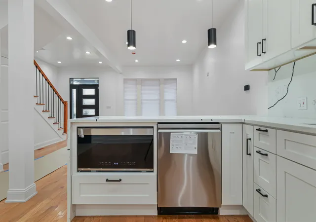 Homes for sale in Chicago, IL | 6845 S Saint Lawrence Ave, Chicago, IL 60637 | MLS# 12614066