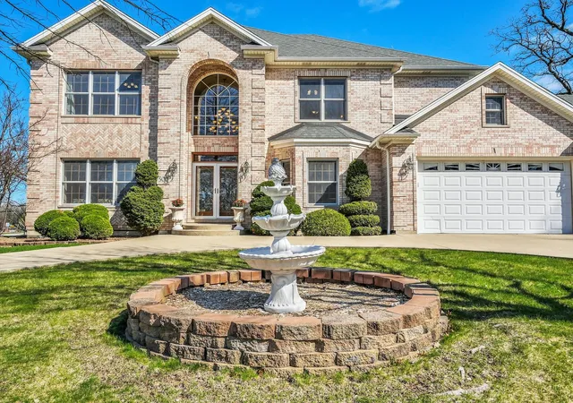 Photo 3 of Single family home for sale at 500 E Sherwood Dr, Addison, IL 60101 | MLS# 12614192 | Listing updated on 2026-08-08