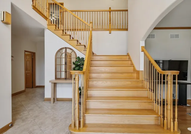 Photo 4 of Single family home for sale at 500 E Sherwood Dr, Addison, IL 60101 | MLS# 12614192 | Listing updated on 2026-08-08