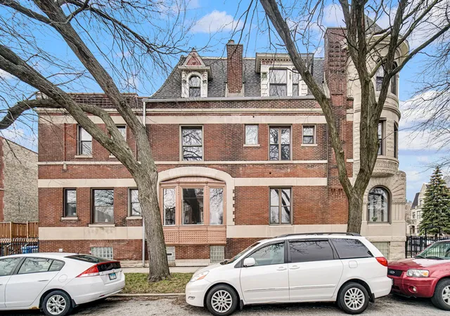 Photo 3 of Single family home for sale at 4558 S Ellis Ave, Chicago, IL 60653 | MLS# 12614239 | Listing updated on 2026-04-28