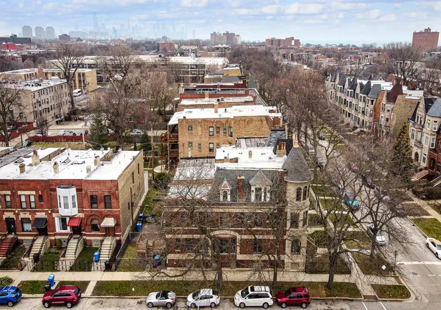 Photo 4 of Single family home for sale at 4558 S Ellis Ave, Chicago, IL 60653 | MLS# 12614239 | Listing updated on 2026-04-28