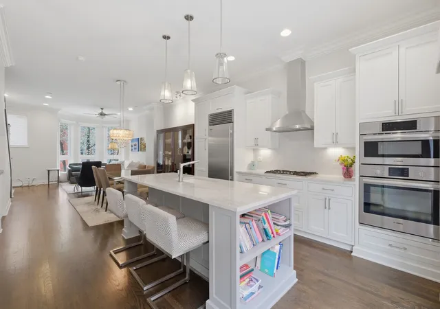 Photo 3 of Townhouse for sale at 449 N Clinton St, Chicago, IL 60654 | MLS# 12614263 | Listing updated on 2026-09-01
