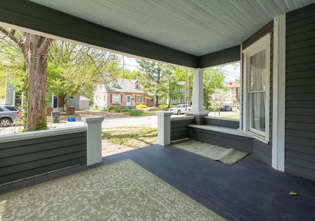 Photo 4 of Single family home for sale at 201 S Maple St, Carbondale, IL 62901 | MLS# 12614519 | Listing updated on 2026-09-07