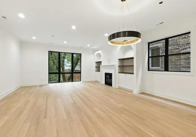 3rd image of 1443 W Roscoe St #1, Chicago, IL 60657 | MLS# 12614626