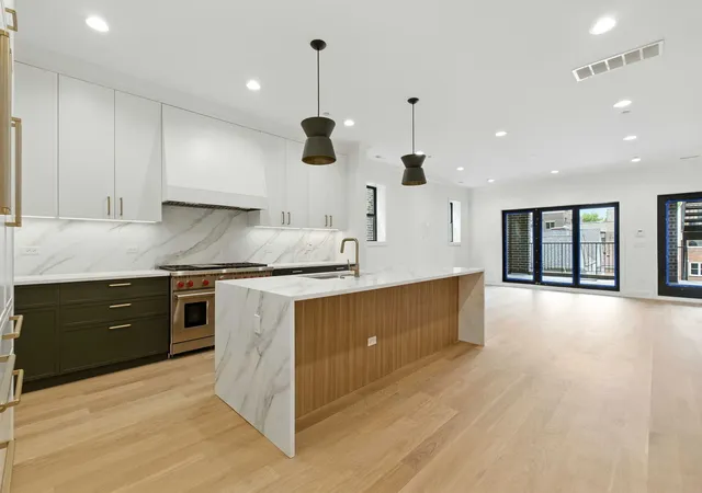 4th image of 1443 W Roscoe St #1, Chicago, IL 60657 | MLS# 12614626