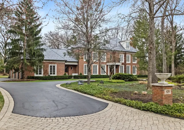 Homes for sale in Lake Forest, IL | 575 Stable Ln, Lake Forest, IL 60045 | MLS# 12614715