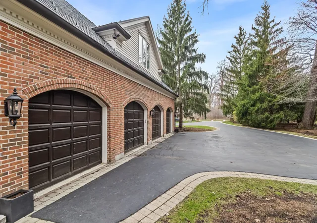 Homes for sale in Lake Forest, IL | 575 Stable Ln, Lake Forest, IL 60045 | MLS# 12614715