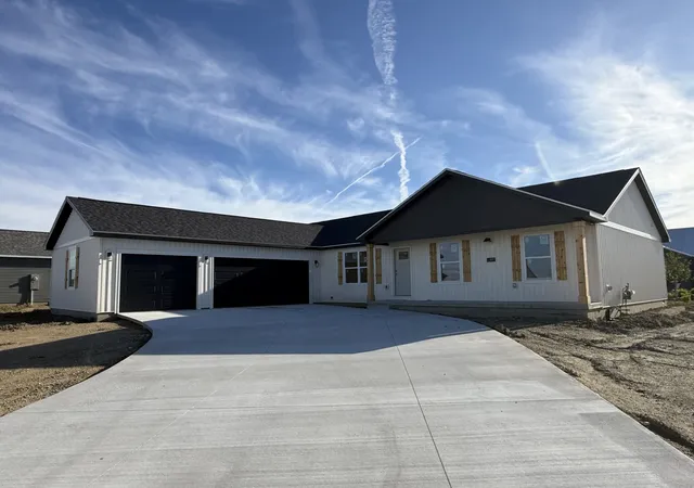 Homes for sale in Fisher, IL | 407 Jerin Dr, Fisher, IL 61843 | MLS# 12614784