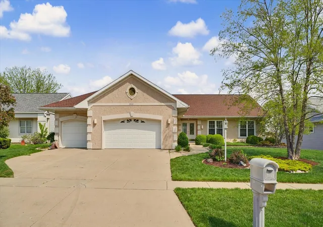 Homes for sale in Urbana, IL | 2910 Rutherford Dr, Urbana, IL 61802 | MLS# 12614820