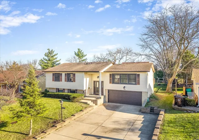 Photo 2 of Single family home for sale at 545 Andrew Ln, Lake Zurich, IL 60047 | MLS# 12614941 | Listing updated on 2026-09-22