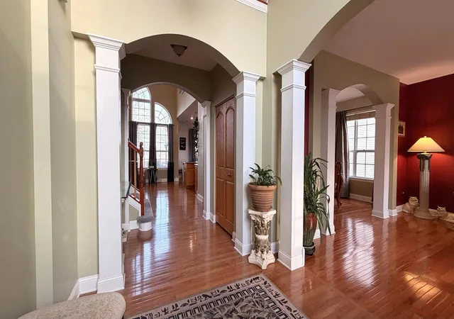 2nd image of 6 Glenview Ct, Bolingbrook, IL 60490 | MLS# 12615020