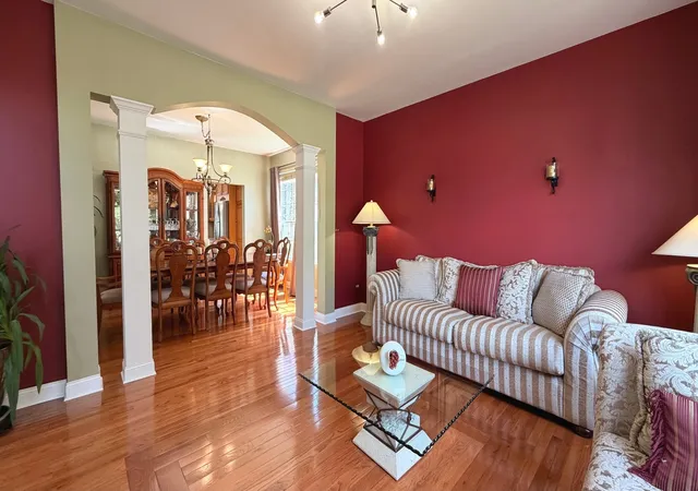 3rd image of 6 Glenview Ct, Bolingbrook, IL 60490 | MLS# 12615020
