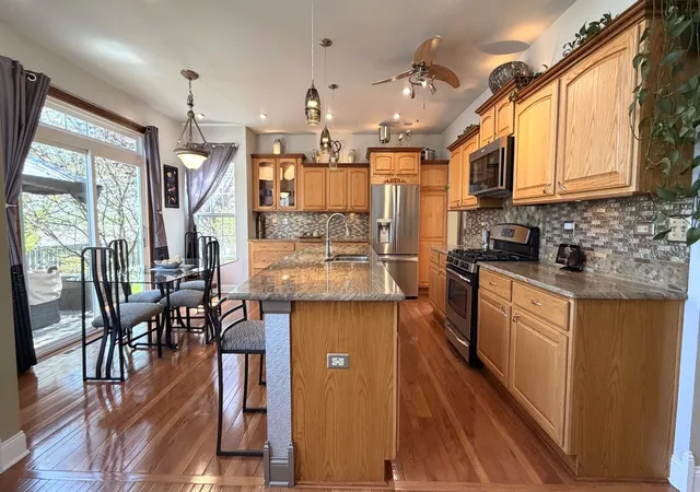 4th image of 6 Glenview Ct, Bolingbrook, IL 60490 | MLS# 12615020
