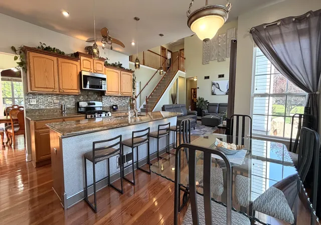 5th image of 6 Glenview Ct, Bolingbrook, IL 60490 | MLS# 12615020